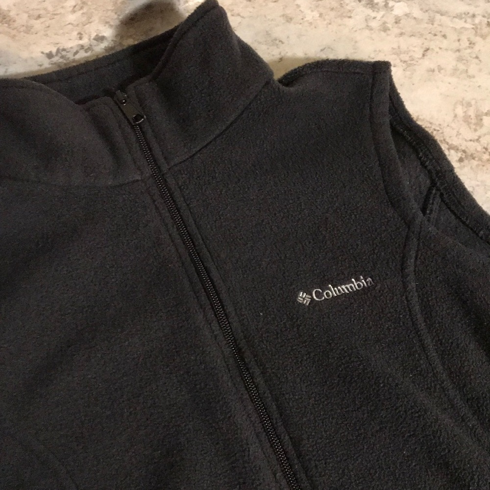 Women’s size L Columbia fleece vest.
